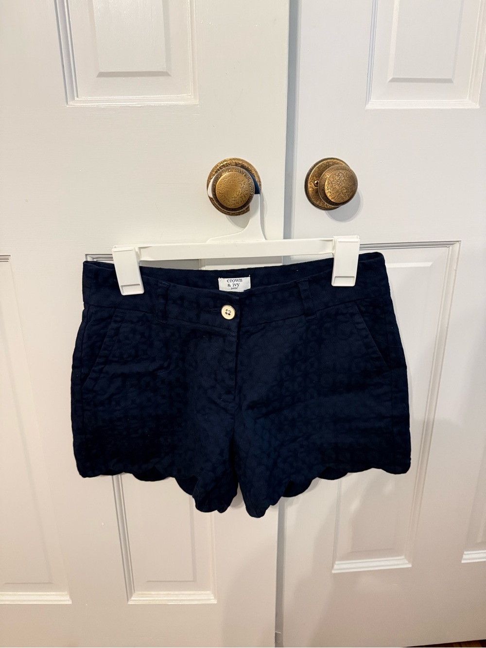 Crown & ivy Navy Scalloped Hem Women's Shorts